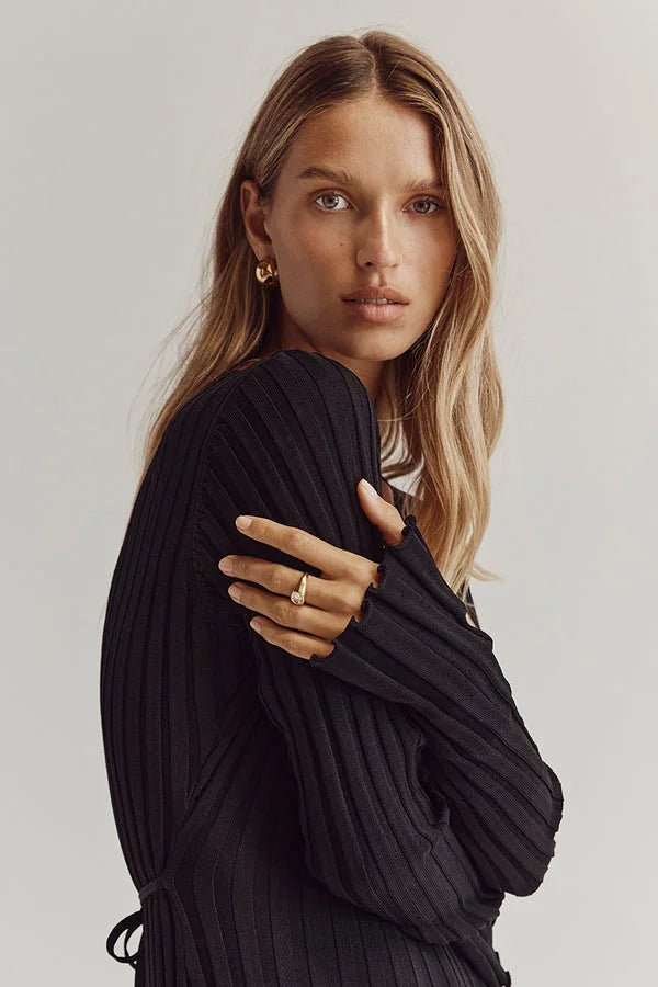 Demi™  V-neck midi dress with sleeves