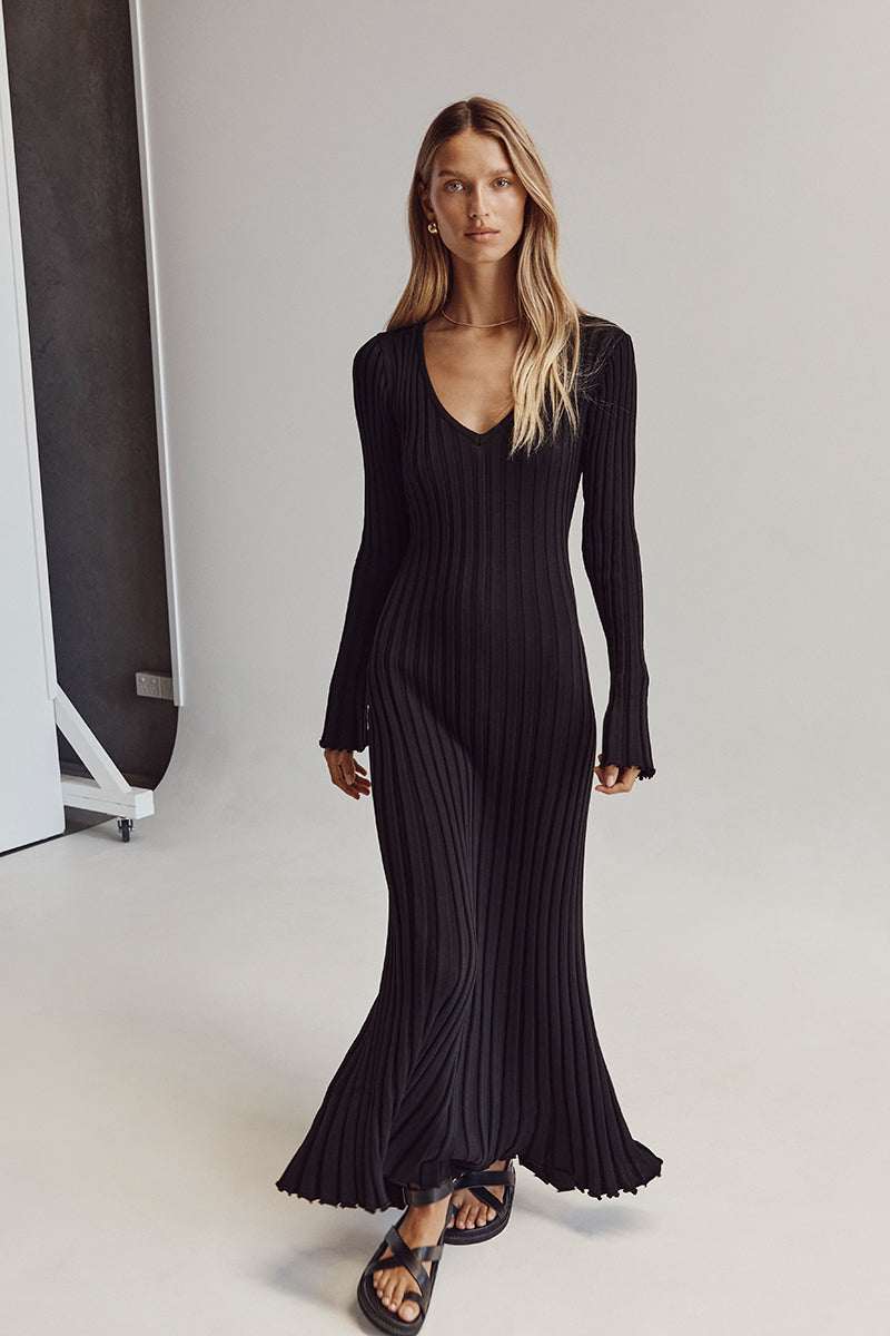 Demi™  V-neck midi dress with sleeves